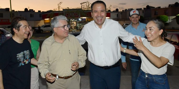 Invita Toño Astiazarán a vecinos de Villa Bonita a participar en el Presupuesto CRECES.