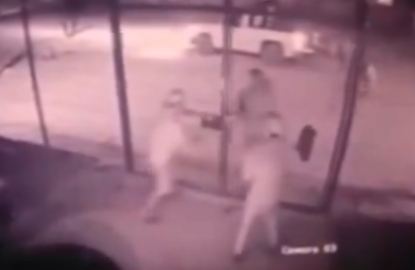 Militares golpean a tres jóvenes que regresaban de trabajar en SLRC; es el segundo video de abuso de fuerza en la semana.