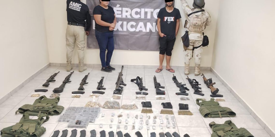 Decomisa AMIC y SEDENA arsenal y capturan a dos personas en cateo en el Golfo de Santa Clara.