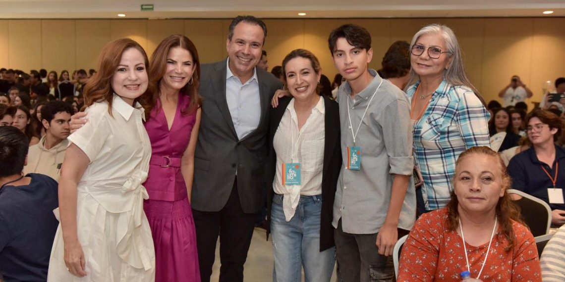 Supera expectativas Segundo Congreso de la Familia inaugurado por Patricia Ruibal y Toño Astiazarán.