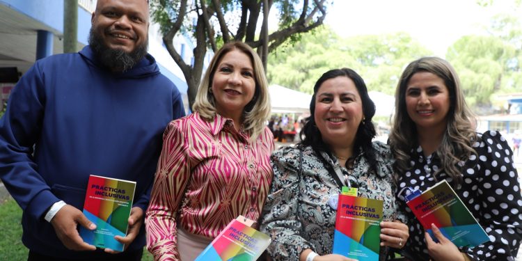 Destacan normalistas sonorenses en Congreso Nacional de Investigación sobre Educación Normal.