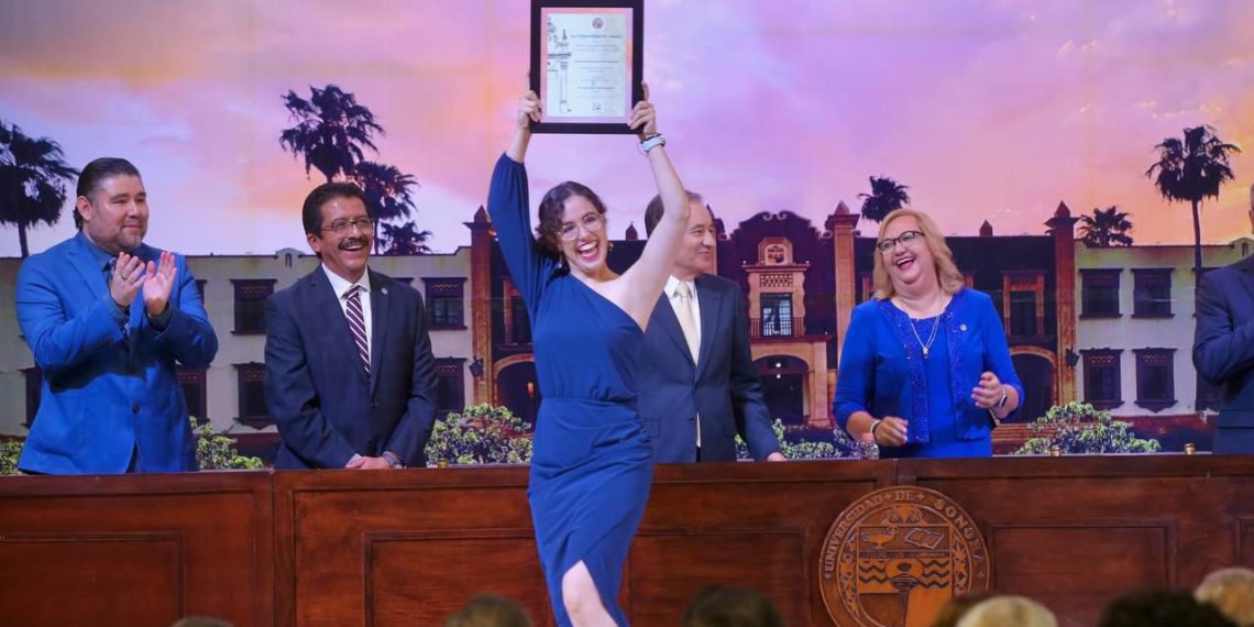 Refrenda Gobernador Durazo compromiso con la educación al encabezar ceremonia del 82 aniversario de la Unison.