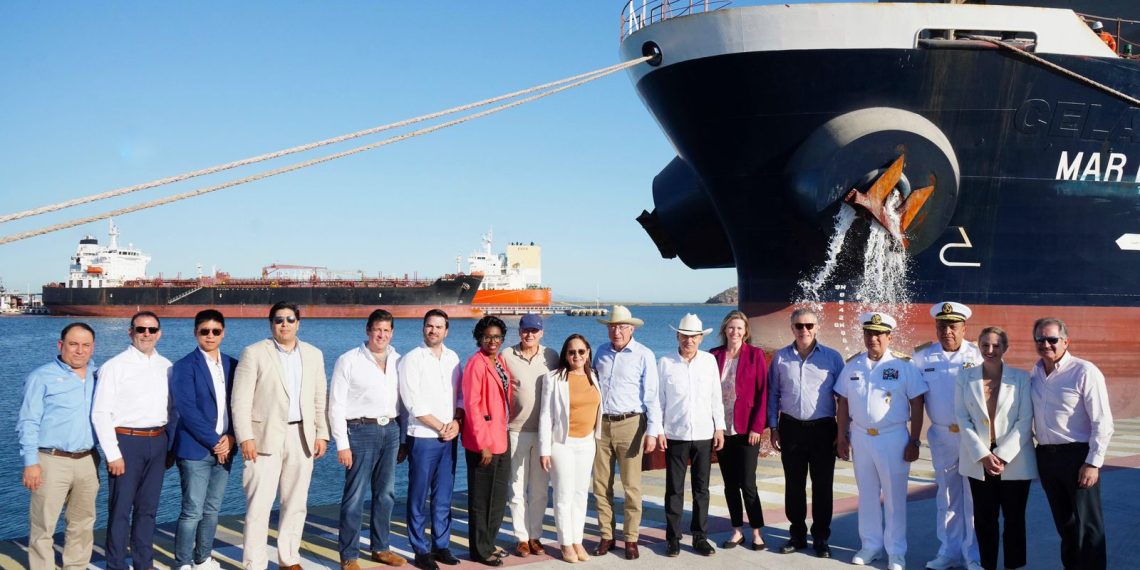 Con modernización del Puerto de Guaymas Gobernador Durazo afianza relación comercial Sonora-Estados Unidos.