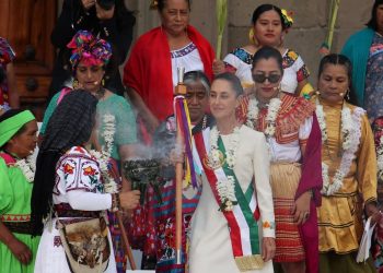 Sheinbaum presenta los primeros 100 compromisos como presidenta de México: ‘Entregaré mi conocimiento, alma y vida’.