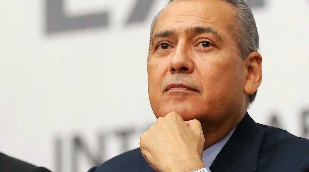 La nueva forma de legislar al vapor y con prisas, representa un retroceso de más de 30 años en la vida democrática de México: Manlio Fabio Beltrones Rivera.