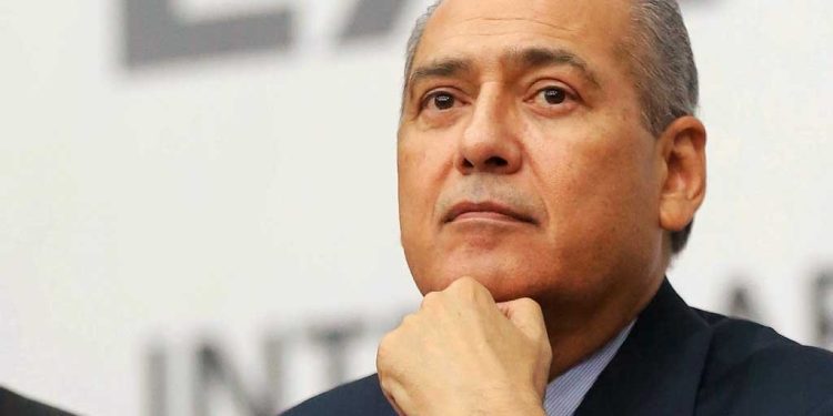 La nueva forma de legislar al vapor y con prisas, representa un retroceso de más de 30 años en la vida democrática de México: Manlio Fabio Beltrones Rivera.