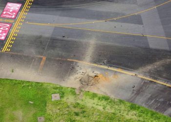 Bomba de la Segunda Guerra Mundial estalla 79 años tarde en un aeropuerto de Japón.