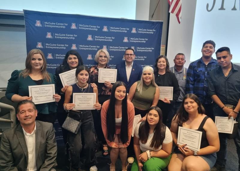 Docentes y estudiantes de Unisierra reciben certificación internacional en la Universidad de Arizona.