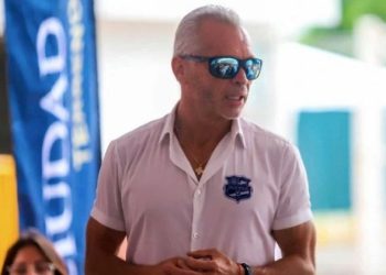 José Luis Higuera, exdirectivo de Chivas, describe al futbolista mexicano como un “huevón mental” y “sin hambre de ser el mejor”.