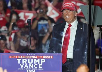 Donald Trump libra un tercer intento de asesinato durante un mitin en Coachella.