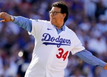 Muere Fernando “Toro” Valenzuela en Los Ángeles tras semanas internado.