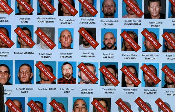 Cae pandilla de supremacistas blancos en California; tenían arsenal y drogas.