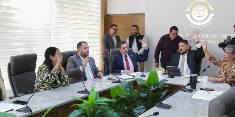 Aprueban en comisión reforma a la Ley Orgánica del Poder Ejecutivo estatal.