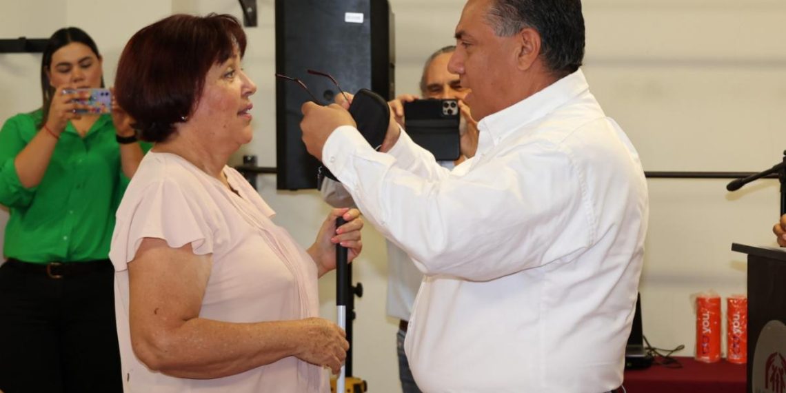 Suman esfuerzos para donar lentes graduados a jubilados y pensionados de Isssteson.