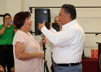 Suman esfuerzos para donar lentes graduados a jubilados y pensionados de Isssteson.