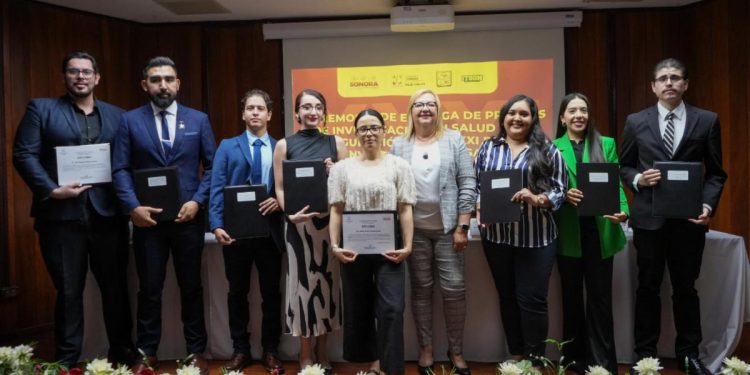 Distingue Gobierno de Sonora a médicas y médicos investigadores destacados en el ramo de la salud.