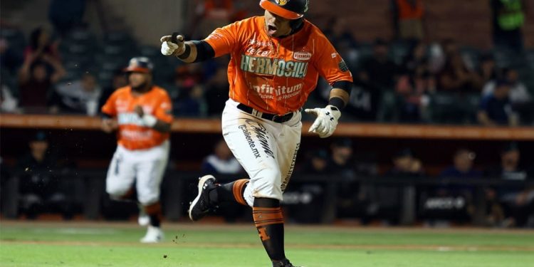 Del brazo de Stock y el bateo de Reivaj los campeones Naranjeros pegan primero en el Clásico sonorense.