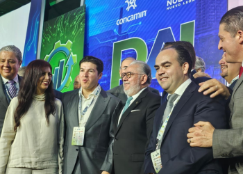 Sheinbaum deja plantados a industriales en reunión anual.