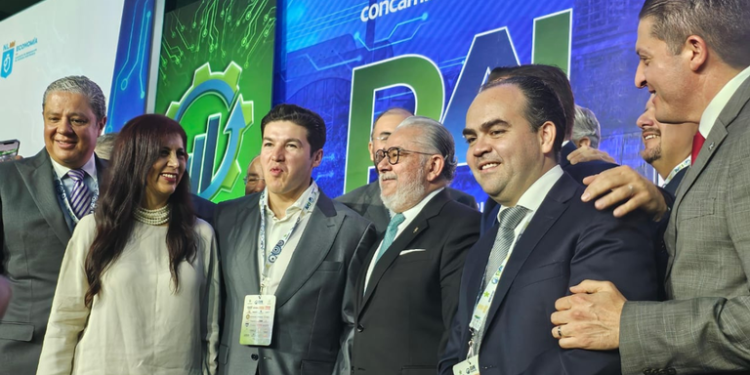 Sheinbaum deja plantados a industriales en reunión anual.