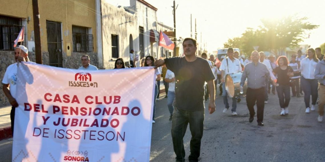 Inicia Isssteson festejos por el 34 aniversario de Casa Club con callejoneada.