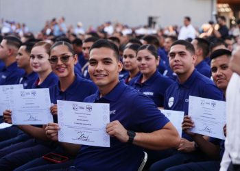 Refuerza Gobernador de Sonora corporaciones de seguridad con 208 nuevos elementos.