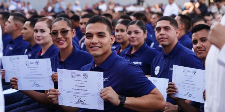 Refuerza Gobernador de Sonora corporaciones de seguridad con 208 nuevos elementos.