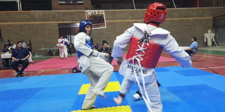 Triunfan estudiantes de Itesca en competencia estatal de ajedrez y tae kwon do.