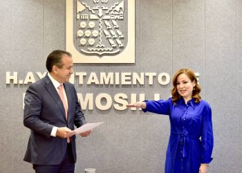 Toma protesta Antonio Astiazarán a directora de DIF Hermosillo.