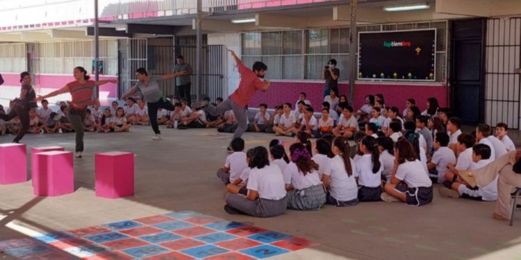 Danza Dédalo en escuelas primarias de Hermosillo.