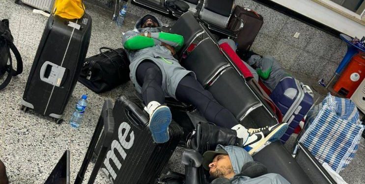 ¡En condiciones ‘inhumanas’!: ‘Encierran’ por más de 16 horas a Selección de Nigeria sin comida e incomunicados en Aeropuerto de Libia.