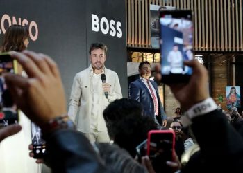 ¡LOCURA POR LA F1! Centros comerciales se abarrotan de fans previo al GP de México.