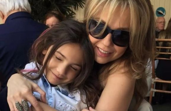 Sabrina Sakaë, hija de Thalía, cumple 17; así la celebra la cantante.