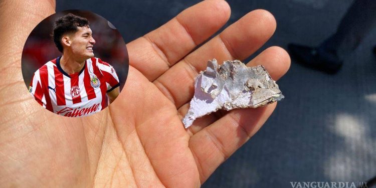 Jugador de Chivas lanza ‘explosivo’; aturde a camarógrafo de Multimedios previo a conferencia de prensa.