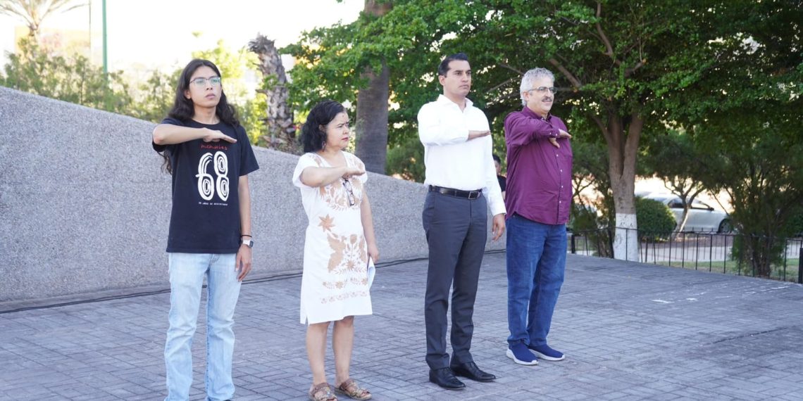 Autoridades estatales y federales rindieron homenaje a víctimas del 2 de octubre de 1968.