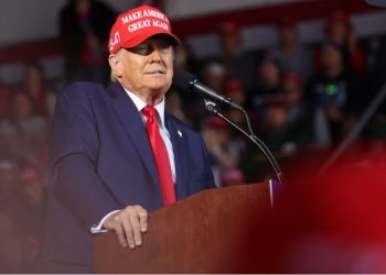 Trump sugiere que renegociará el T-MEC con México y Canadá si vuelve a la Casa Blanca; revisión está prevista para 2026.