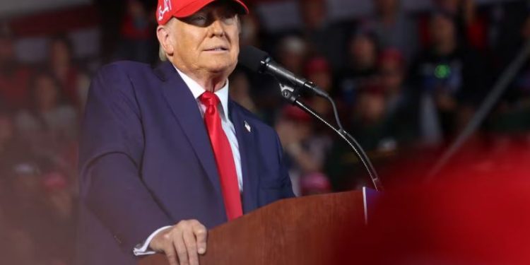 Trump sugiere que renegociará el T-MEC con México y Canadá si vuelve a la Casa Blanca; revisión está prevista para 2026.