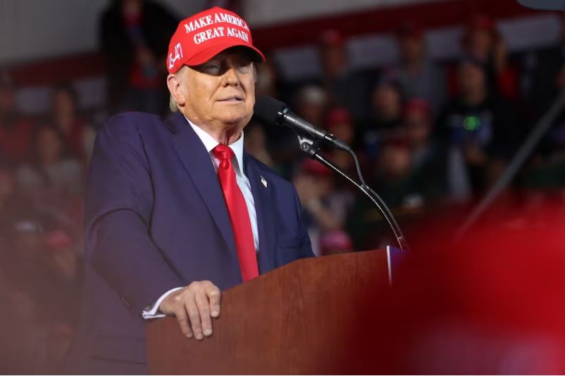Trump sugiere que renegociará el T-MEC con México y Canadá si vuelve a la Casa Blanca; revisión está prevista para 2026.