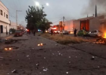 Explota coche bomba en Acámbaro e incendian patrulla en Jerécuaro, Guanajuato.
