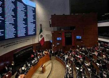 Senado aprueba reforma que establece transporte ferroviario como prioritario; turnan a congresos estatales.