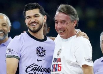 Emilio Azcárraga deja la presidencia de Televisa por investigación en Estados Unidos relacionada con sobornos a la FIFA.