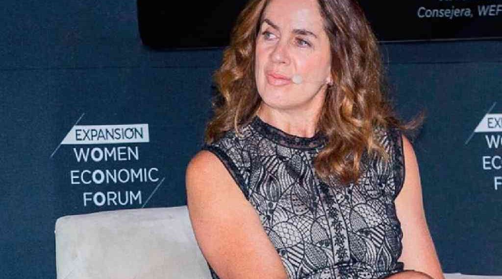 Banqueros eligen a Regina García como nueva directora general, la primera mujer en el cargo.