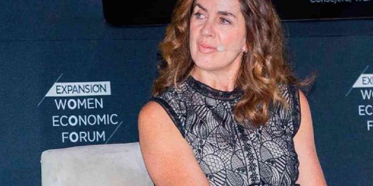 Banqueros eligen a Regina García como nueva directora general, la primera mujer en el cargo.