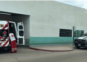 Mujer recibe impacto de arma de fuego por evitar secuestro de su hermano en Nogales.