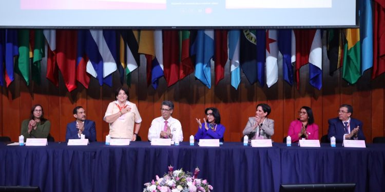 Inaugura IMSS Congreso Avances y Resultados en la Oportunidad Diagnóstica y Medicina de Precisión en Cáncer de Mama.