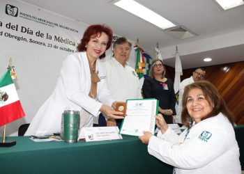 Celebra IMSS en Sonora a Médicas y Médicos en su Día.