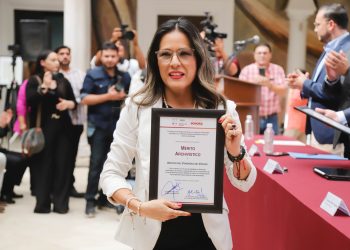 Recibe Congreso de Sonora reconocimiento al mérito archivístico.