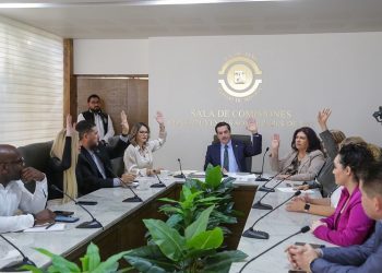 Instala David Figueroa Comisión de Asuntos Fronterizos y Atención a Migrantes.