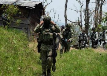 Militares disparan contra camioneta con migrantes en Chiapas, dejando seis muertos y 10 heridos.