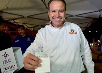 Viven Toño Astiazarán y ciudadanos jornada histórica con Presupuesto CRECES 2024.