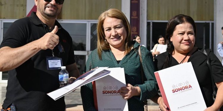 Cumple Gobierno de Sonora a población del mayo con acciones de becas, vivienda y vialidades.
